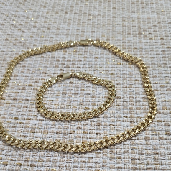 Jewelry - Elegant 14k Gold Plated Necklace and Bracelet Set